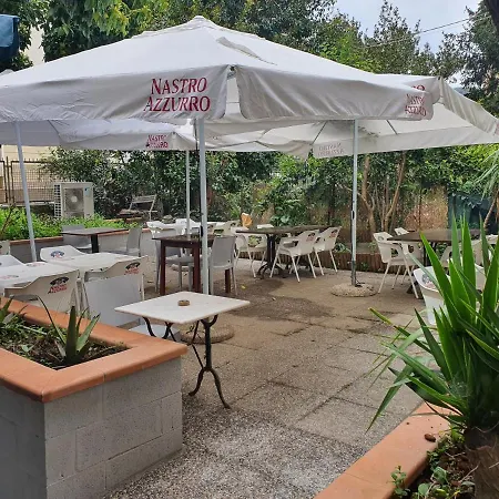 Bella Napoli Trattoria Pizzeria Гостьовий будинок Ла-Спеція