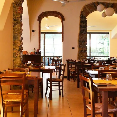 Bella Napoli Trattoria Pizzeria Гостьовий будинок Ла-Спеція