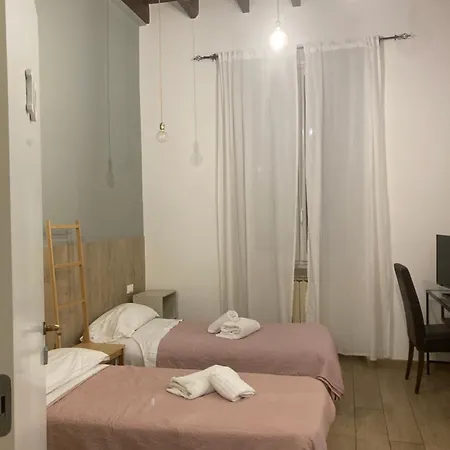 Гостьовий будинок Bella Napoli Trattoria Pizzeria 3*