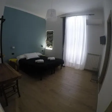 Bella Napoli Trattoria Pizzeria Гостьовий будинок Ла-Спеція